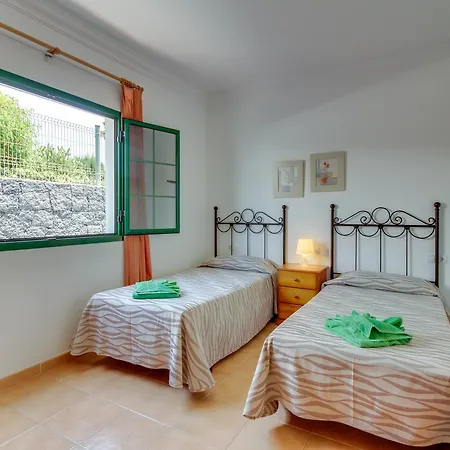Maciot- Three-bedroom Villa *